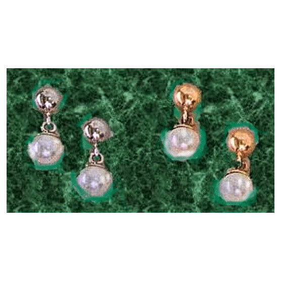 Earrings with pearls in a classic design