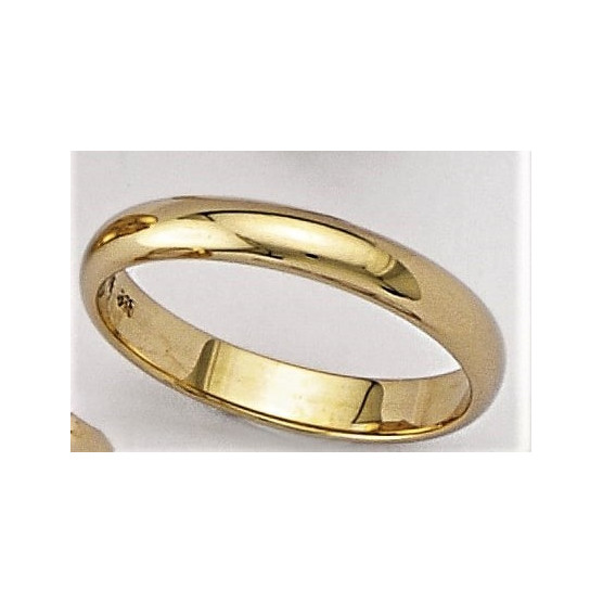 Wedding rings in yellow gold