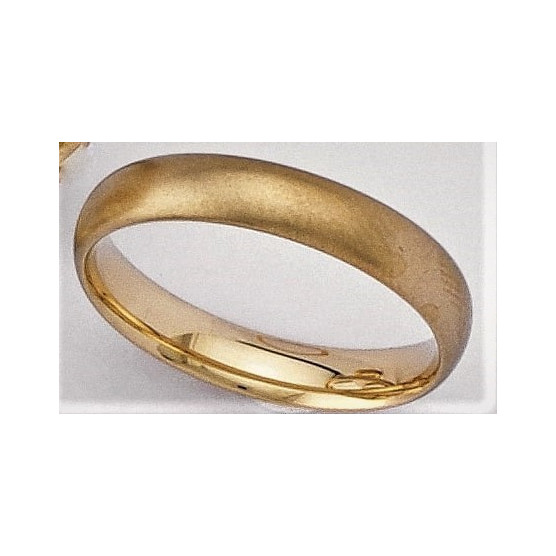 Wedding rings in yellow gold