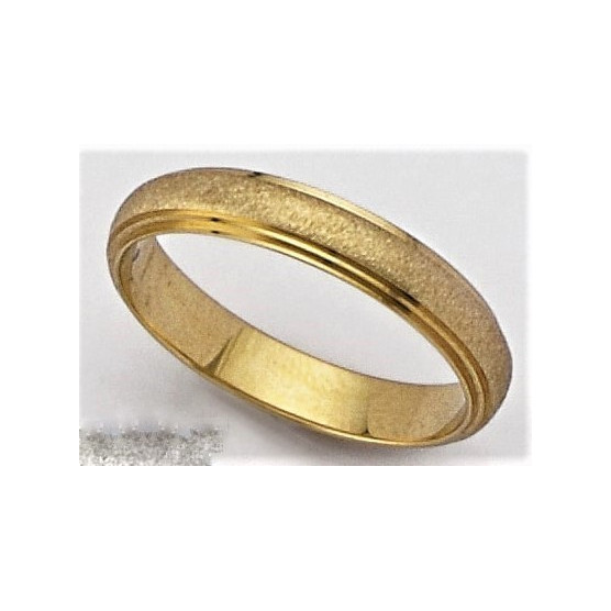 Wedding rings in yellow gold