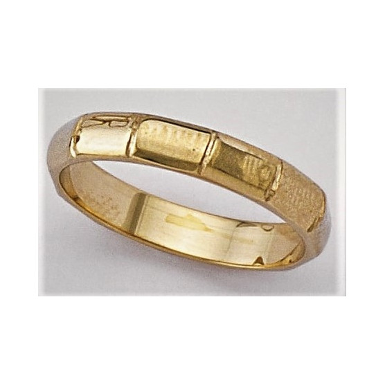 Wedding rings in yellow gold