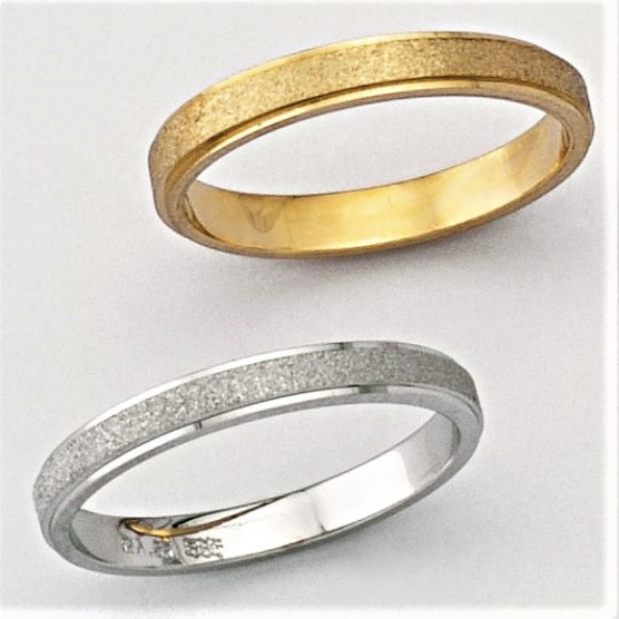 Wedding rings in yellow or white gold