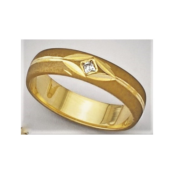 Wedding rings in yellow gold