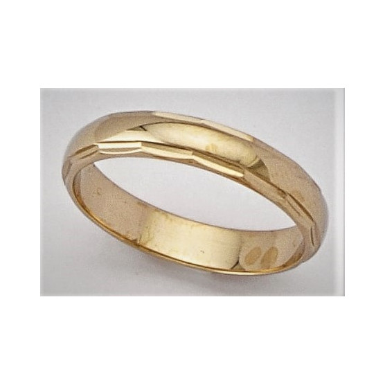 Wedding rings in yellow gold