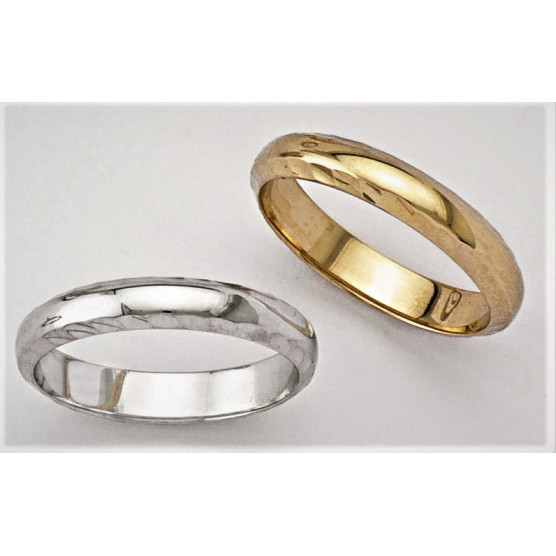 Wedding rings in yellow or white gold
