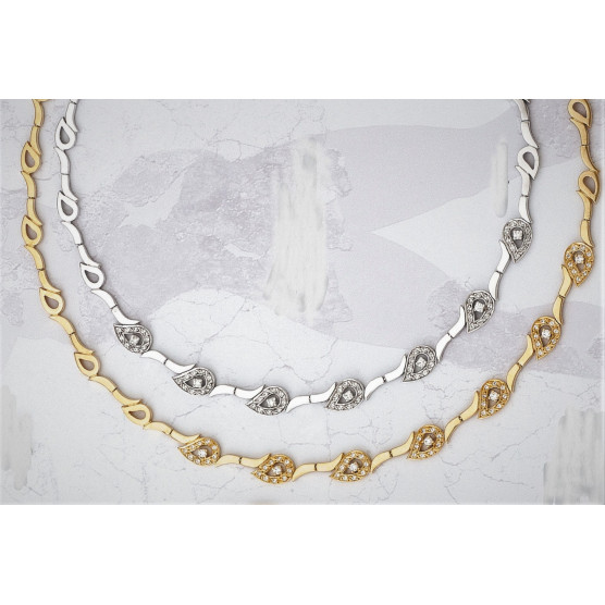 Necklace with white zircons
