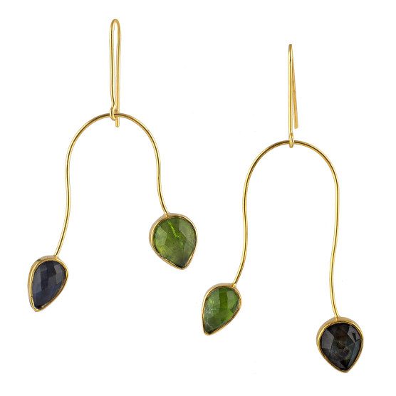 Earrings with teardrop stones