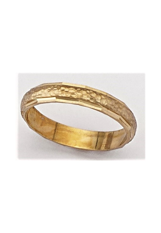 Wedding rings in yellow gold